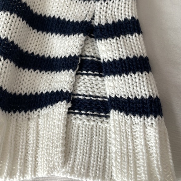 American Eagle, Navy and a white striped sweater. Size Medium - Picture 4 of 7